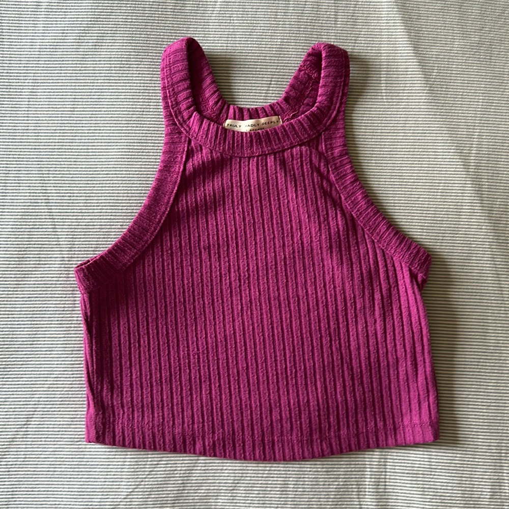 ✨3/$10✨ UO fuschia ribbed knit crop top